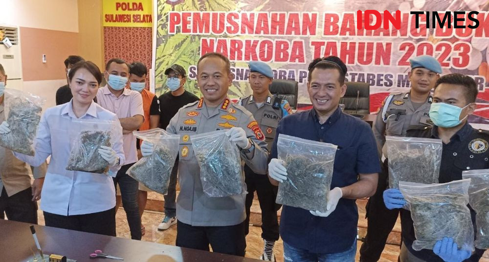 Polrestabes Makassar Musnahkan Barbuk Ganja 2,8 Kg dengan Cara Dibakar