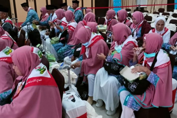 Seorang Wanita asal Bone Batal ke Tanah Suci karena Hamil