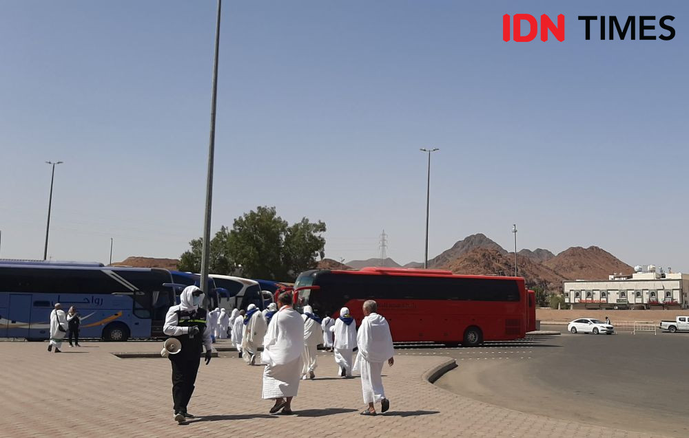 Jemaah Haji Miqat Ihram Di Bir Ali Madinah Bersiap Umrah