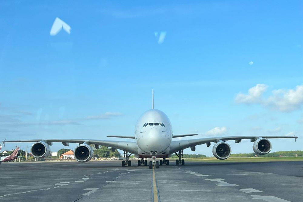 Pesawat Terbesar Dunia Airbus A380 Mendarat di Bandara Ngurah Rai Bali