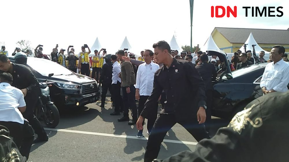 Ribuan Warga Melihat Jokowi Resmikan Jembatan Kretek 2 Bantul 