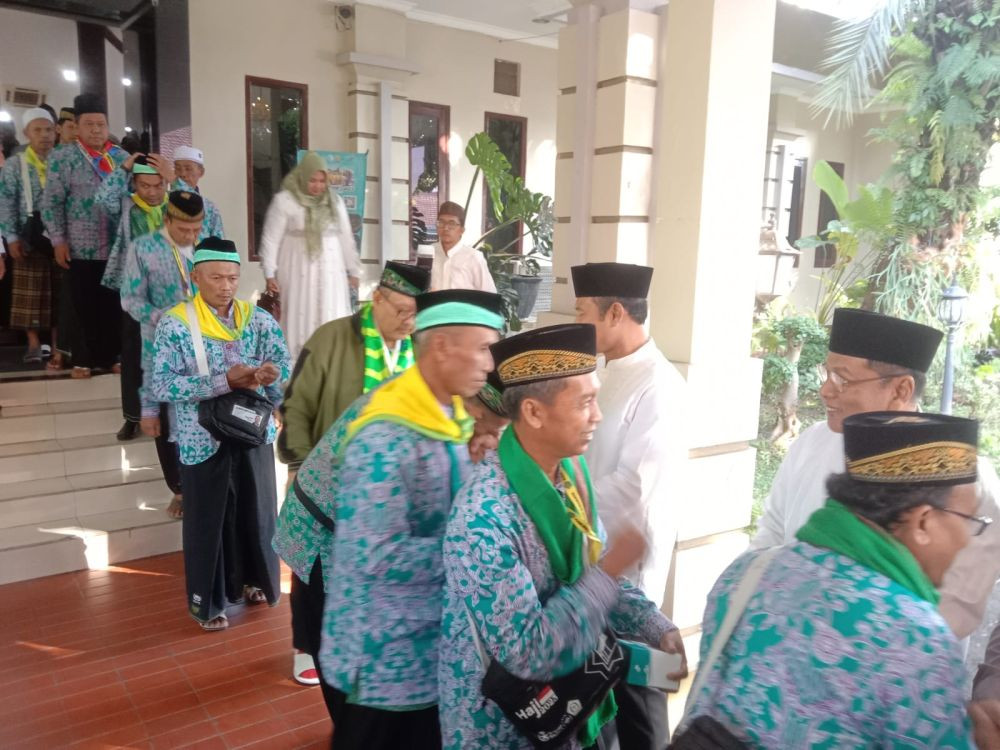 Buah Ketekunan Mbah Lahar, Berhaji dari Hasil Jualan Kipas Bambu