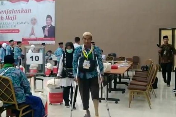 Kaki Palsu Tak Menyurutkan Langkah Imam Safi'i Berhaji