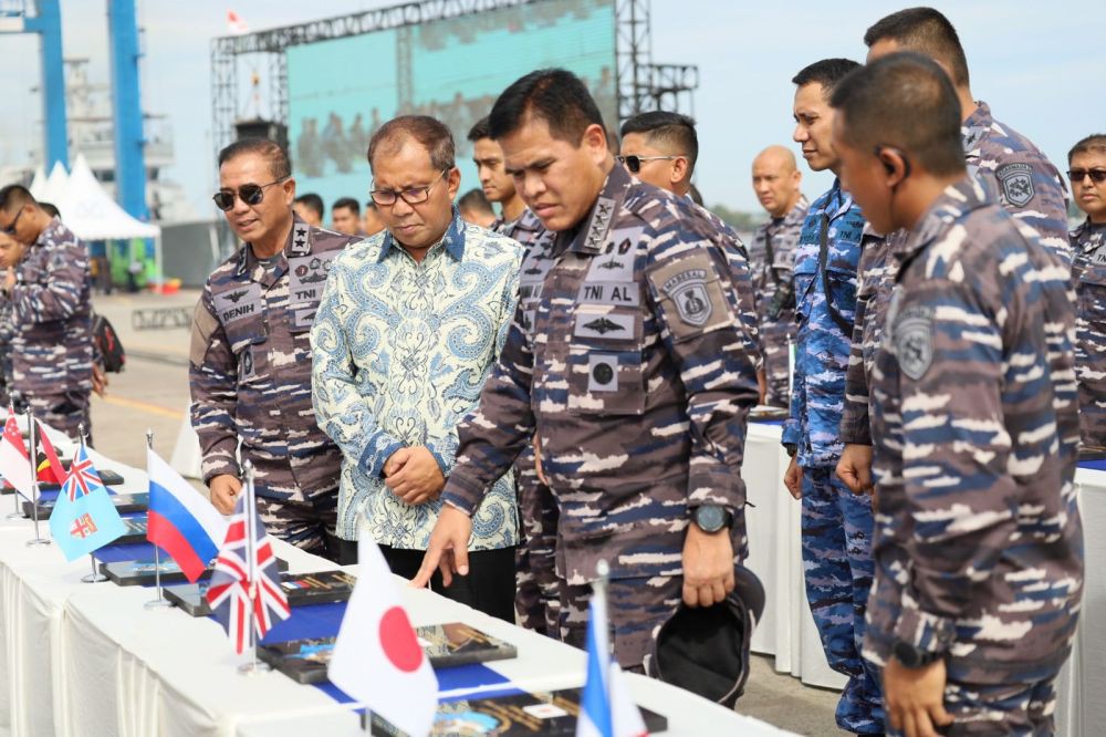 Melihat Langsung Cara Pembuatan Kapal Pinisi di Kawasan CPI Makassar