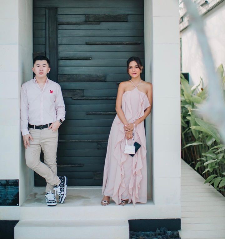 8 Potret Romantis Andi Annisa dan Pria Diduga Kekasihnya
