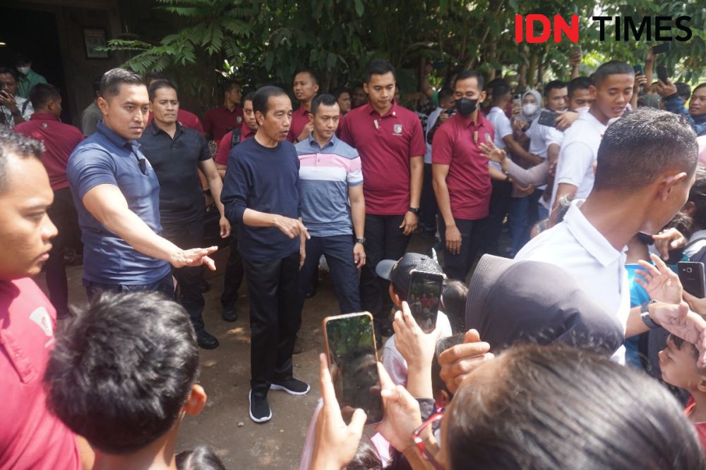Jokowi Santap Sayur Lodeh dan Telur Krispi di Kopi Klotok