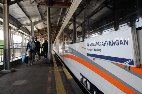 Hari Lahir Pancasila dan Waisak, Pengguna KA Bandung Naik 40%