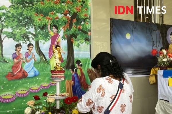 Ratusan Umat Buddha Etnis Tamil Rayakan Waisak 2023