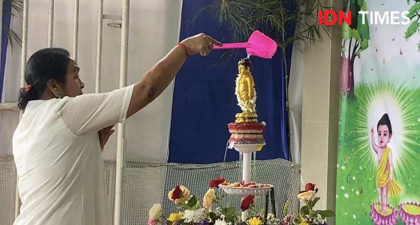 Ratusan Umat Buddha Etnis Tamil Rayakan Waisak 2023 