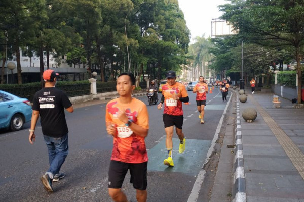 1.000 Pelari Ramaikan Bandung Friendship Run Menuju Borobudur Marathon