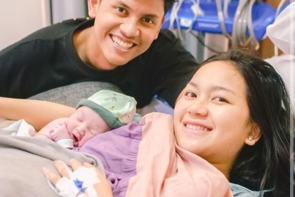10 Momen Persalinan Anak Pertama Ibnu Wardani, Bikin Haru