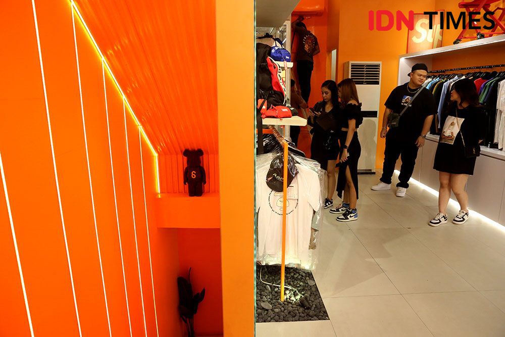 10 Potret Kerennya Store SixStreet Medan,  Kolaborasi dengan Wukong
