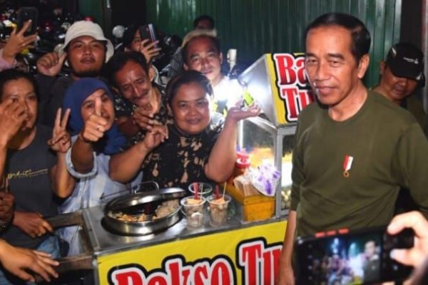 Ke Malioboro Malam Minggu, Jokowi Dicurhati Guru Honorer