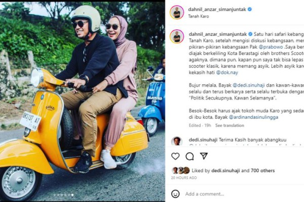 Dahnil Anzar Bawa Istri Naik Vespa Keliling Berastagi, Romantis Banget