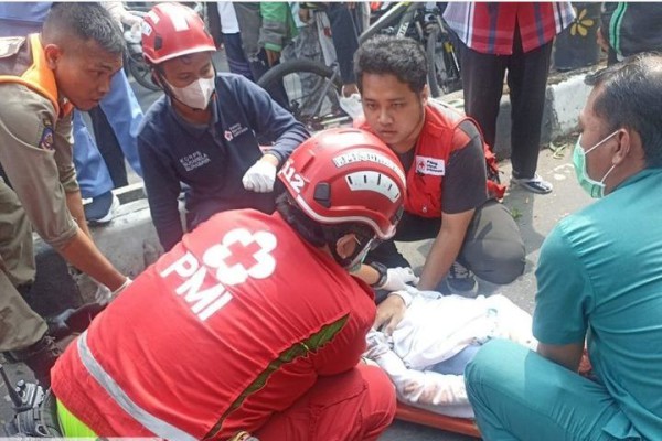 Dua Pelajar Kecelakaan di Depan RSUD Dr Soetomo, Satu Meninggal Dunia