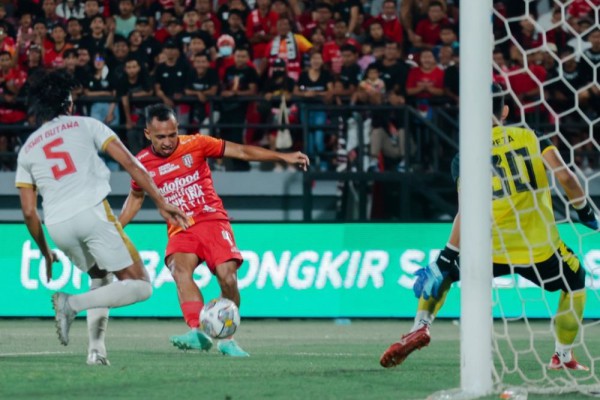 Gol Bunuh Diri Spaso Buyarkan Kemenangan Bali United atas PSM