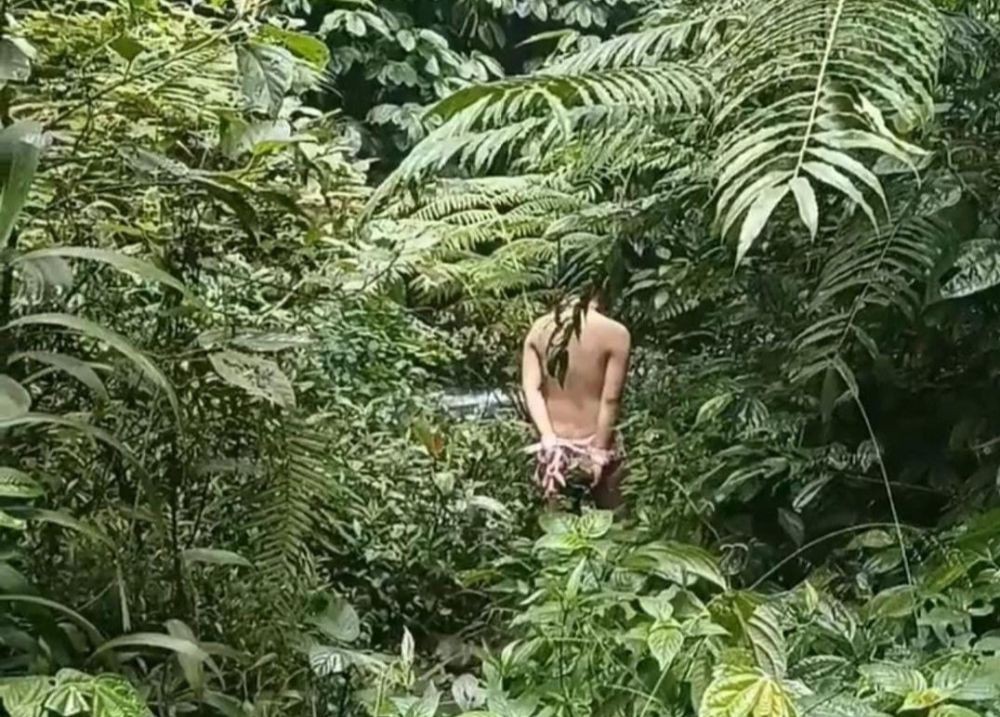 Wisatawan Coban Glotak Malang Dihebohkan Pria Berpakaian BDSM