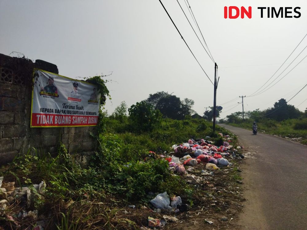 Ada 90 Titik Pembuangan Sampah Liar di Kota Serang, Bau! 