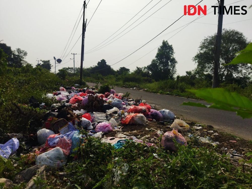 Ada 90 Titik Pembuangan Sampah Liar di Kota Serang, Bau! 