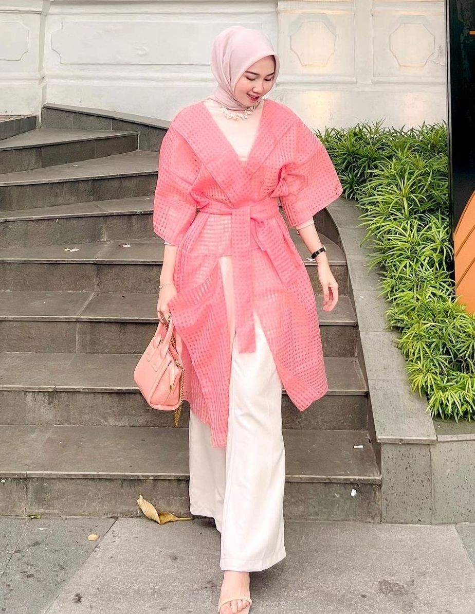 10 Inspirasi Gaya Hijab Santun Pakai Outer Stylish Maksimal