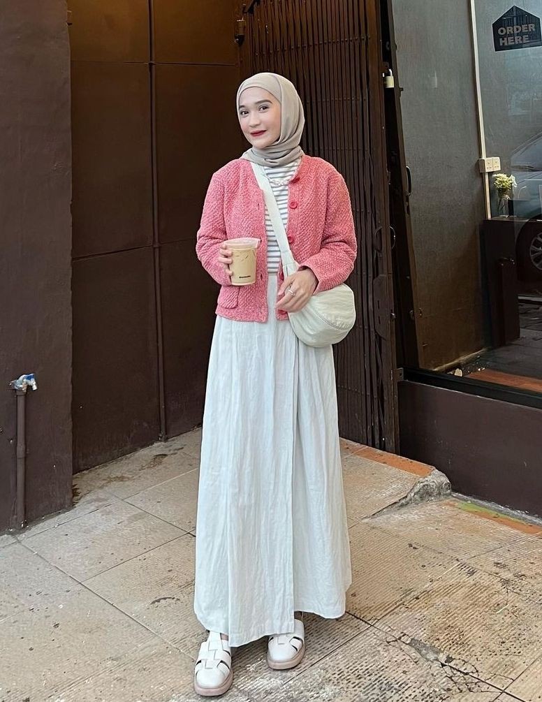 10 Inspirasi Gaya Hijab Santun Pakai Outer Stylish Maksimal