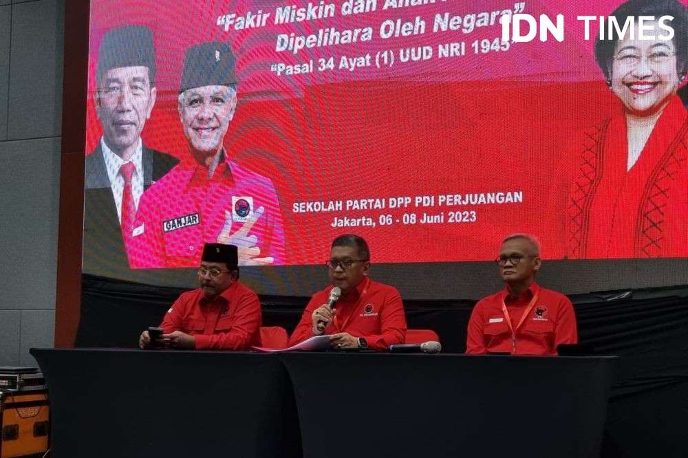 Denny Indrayana Minta DPR Mulai Proses Pemakzulan Jokowi