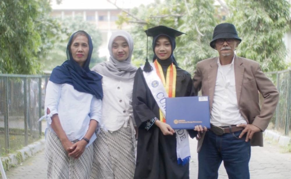 Raih Cumlaude di UNY, Priti Dobrak Stereotip Dunia Otomotif