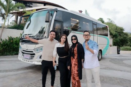10 Momen Maharani Kemala Dapat Hadiah Bus dari Shandy Purnamasari