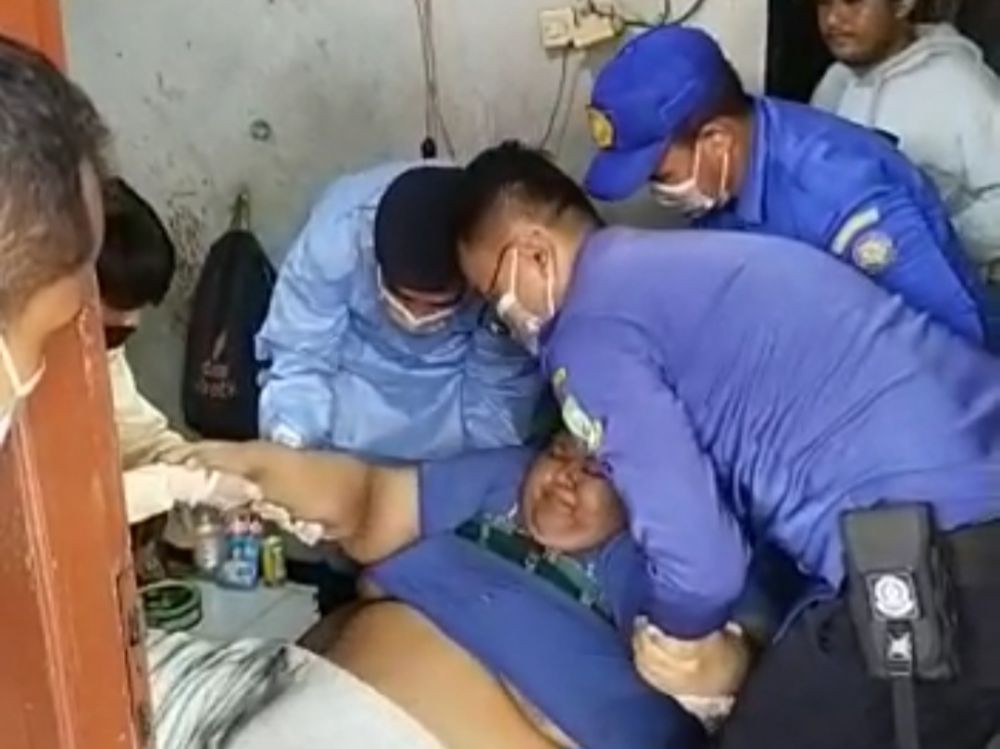 Pria Obesitas di Tangerang Telah Dibawa ke RSCM Pakai Truk Damkar