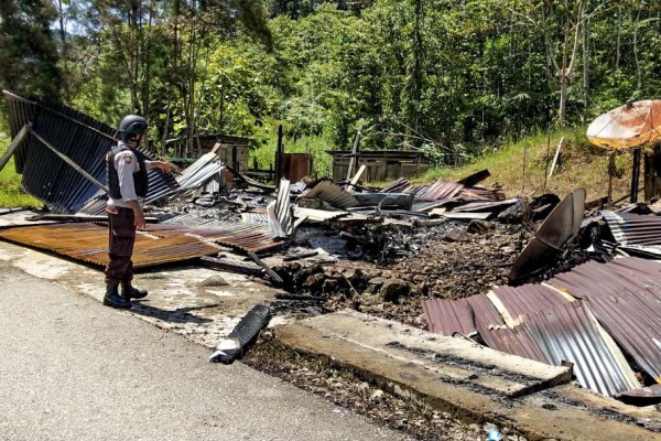 Konflik di Nabire: 2 Orang Tewas, 8 Luka-Luka, Puluhan Rumah Dibakar