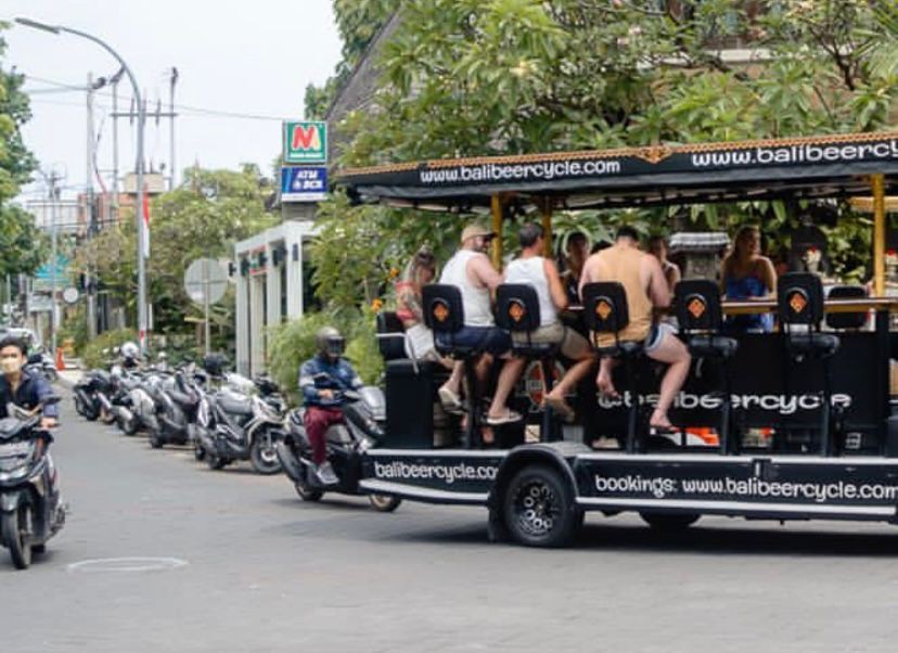 Lagi Populer Naik Bar Keliling di Bali, 2 Jam Diguncang Musik Kencang