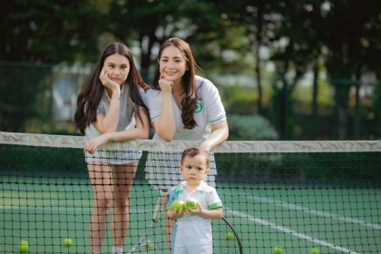 8 Potret Kompak Nagita Gege Elisa, Bakal Duet Lagi-Lagi Tenis