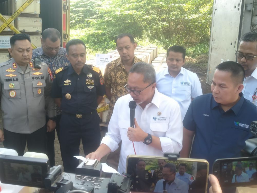 Barang Impor Ilegal Senilai Rp13,3 Miliar Dimusnahkan