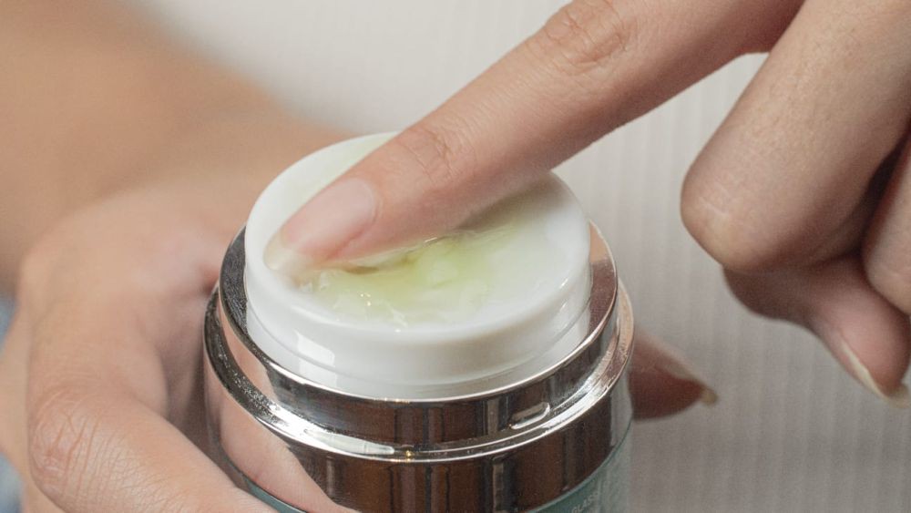 Tren Mencampur Produk Skincare, Begini Tips & Trik dari Dermatolog