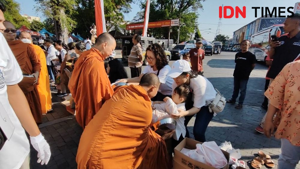 53 Biksu dan Biksuni Pindapata di Solo, Pertama dalam Sejarah