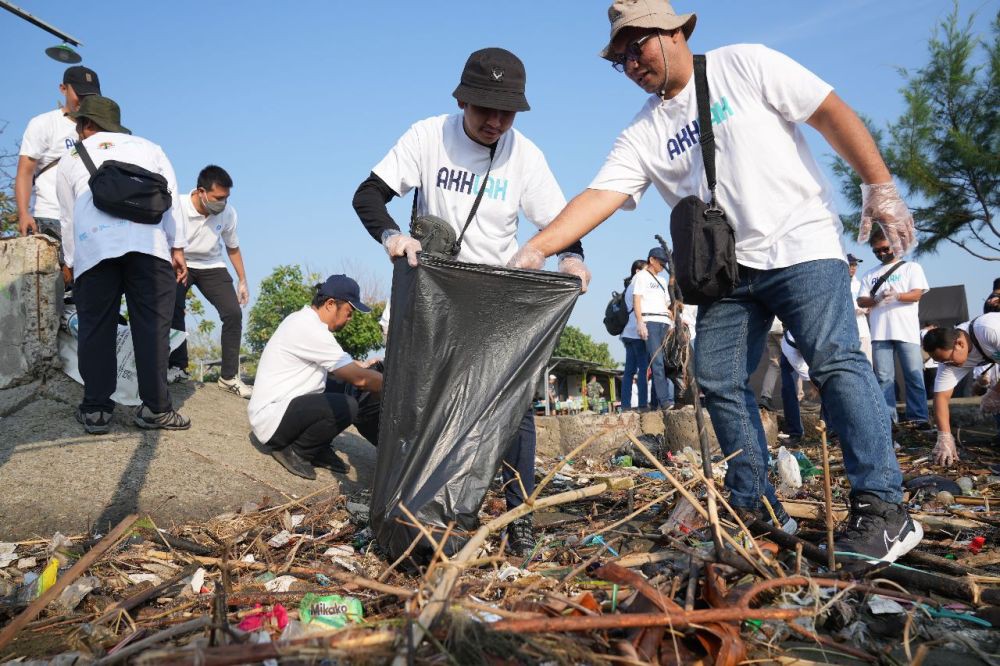 Duh! 1,7 Ton Sampah Cemari Pantai Tirang Semarang, 75 Persen Plastik 