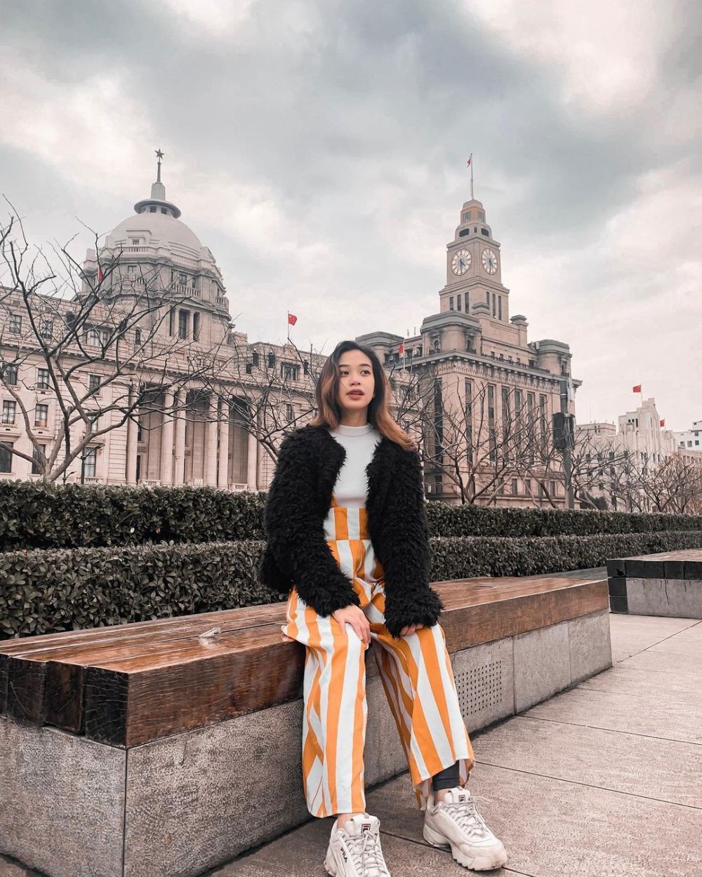 9 OOTD Liburan Irene Suwandi, Stylish Pakai Dress!