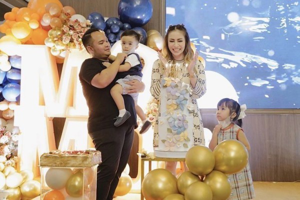 8 Momen Ultah ke-37 Momo Geisha, Bagi-bagi Saweran untuk Para Karyawan