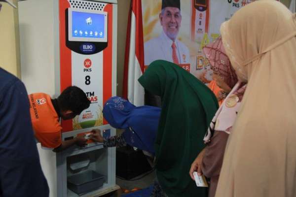 Pks Sulsel Sediakan Atm Beras Masyarakat Bisa Ambil Gratis