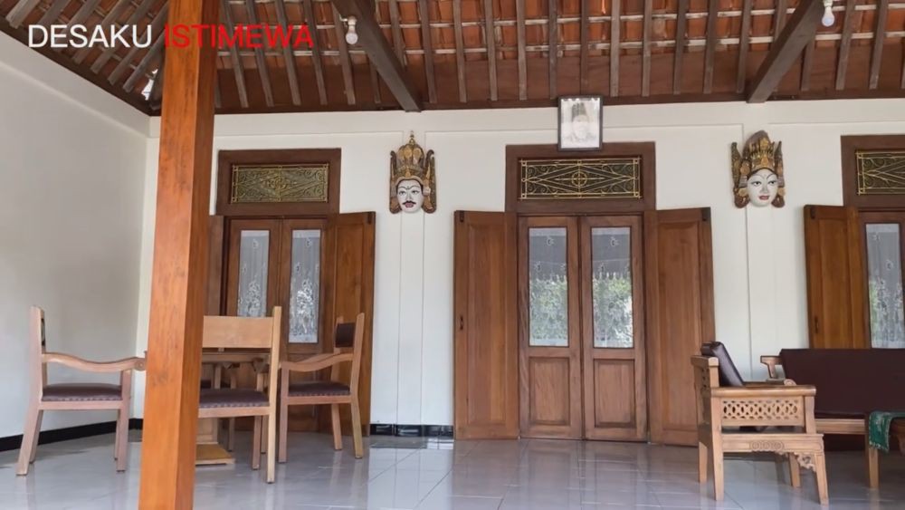 10 Potret Rumah Putri Ariani Model Joglo Dan Asri Banget