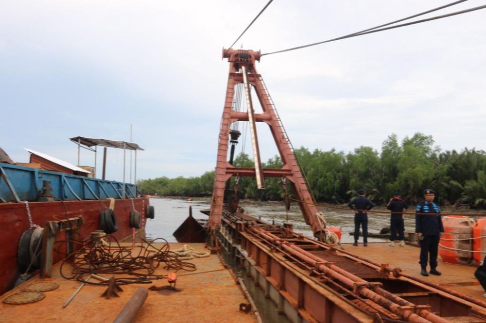 Tak Berizin, KKP Hentikan Pengerukan Muara Sungai Tulang Bawang
