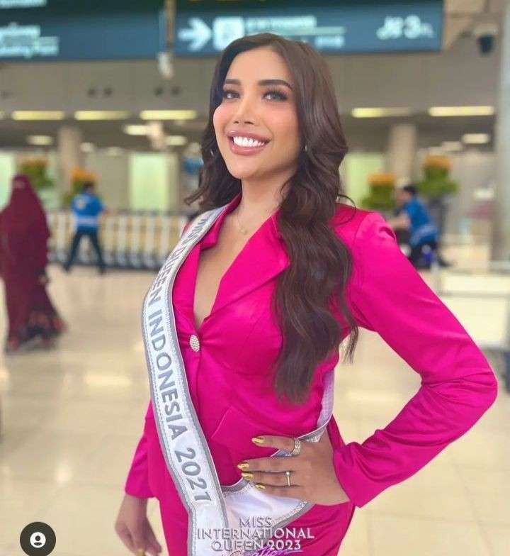 10 Potret Millen Cyrus Berangkat ke Miss International Queen