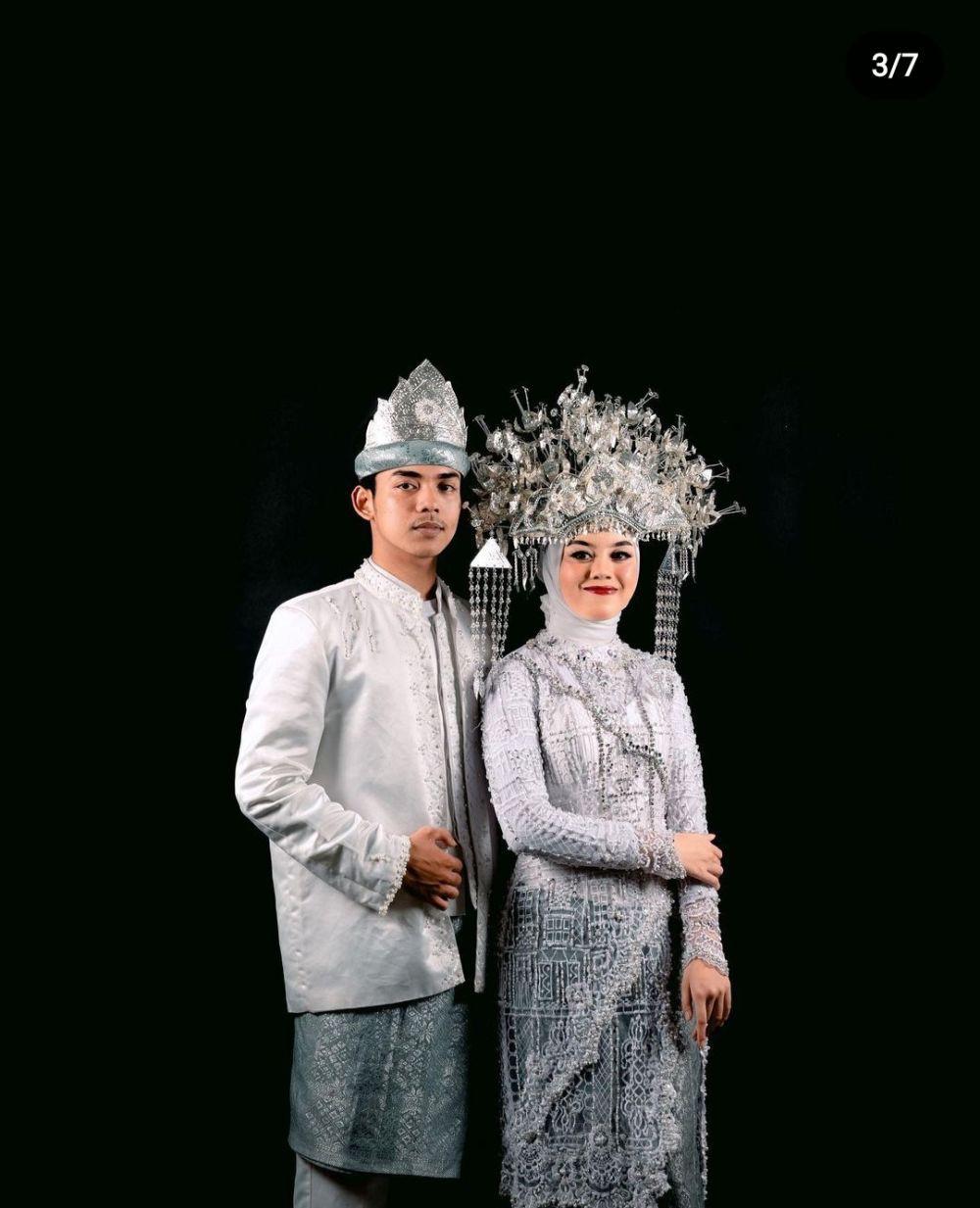 Inspirasi Foto Prewedding Konsep Baju Adat, Mewah dan Sakral