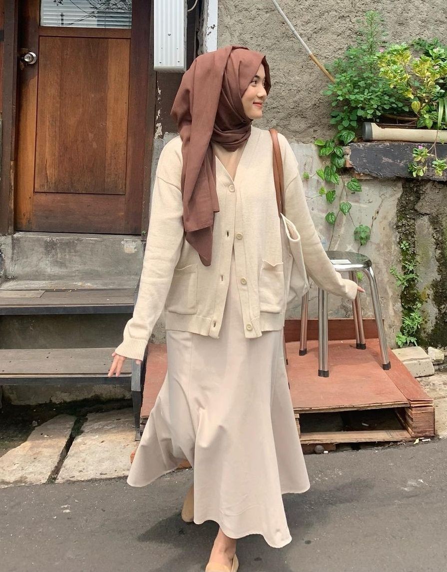 Dress dengan outlet cardigan