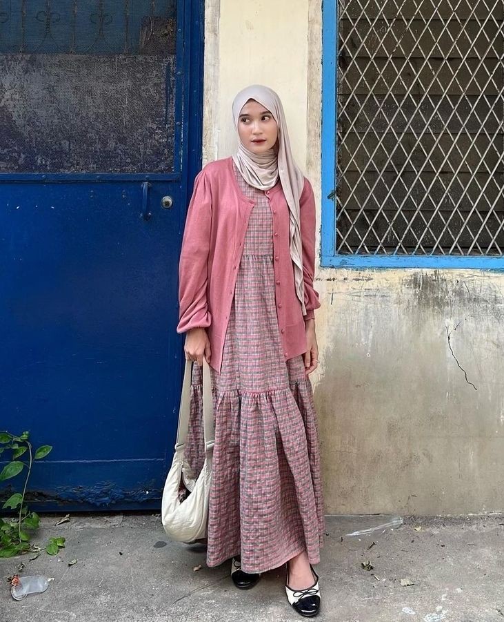 10 Ide Ootd Hijab Dress Dan Cardigan Kasual Nan Modis 8686