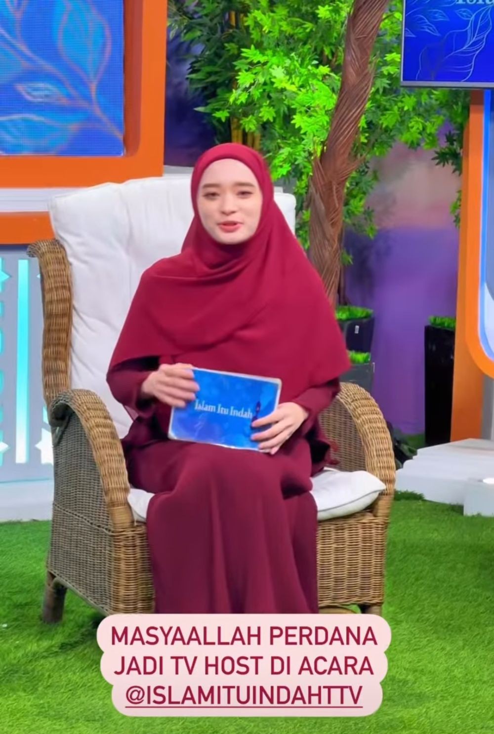 7 Potret Inara Rusli Perdana Jadi Host TV, Ternyata Suka