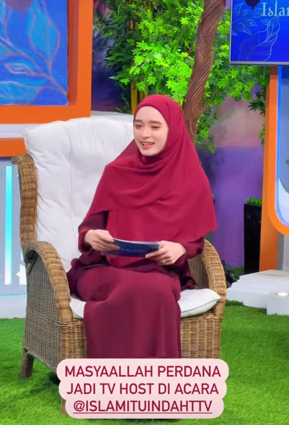 7 Potret Inara Rusli Perdana Jadi Host TV, Ternyata Suka