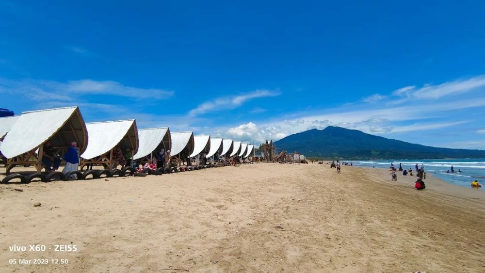 Rekomendasi Pantai di Lampung Cocok untuk Camping Bareng Bestie