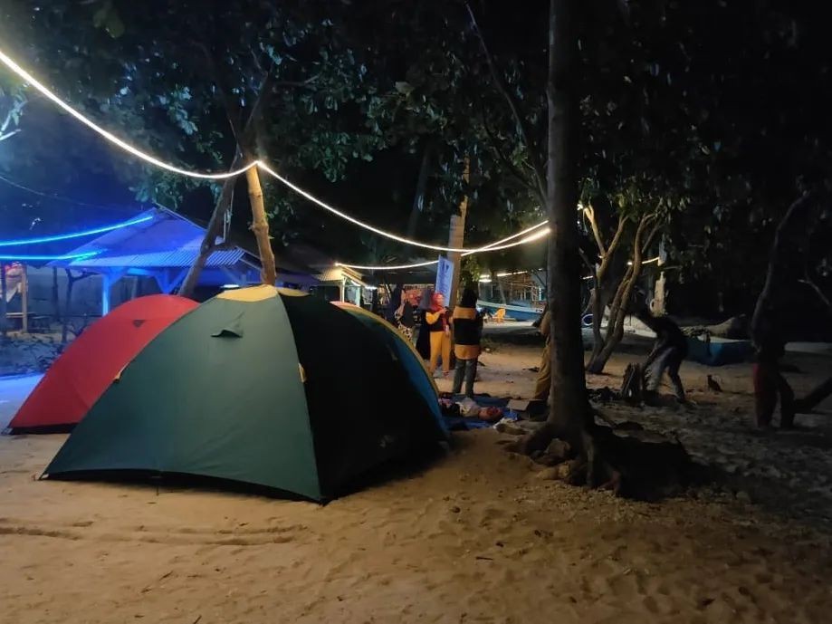 Rekomendasi Pantai di Lampung Cocok untuk Camping Bareng Bestie