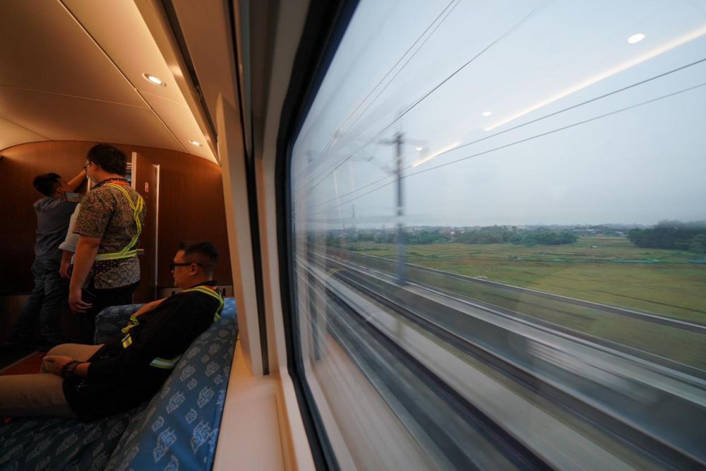 Uji Coba, Kereta Cepat Jakarta-Bandung Tembus 300 Km/Jam